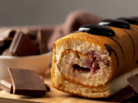 Gâteau roulé à la confiture et chocolat