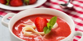Soupe de fraises à la menthe