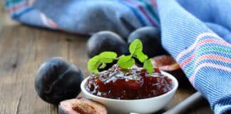 Confiture des prunes rouges