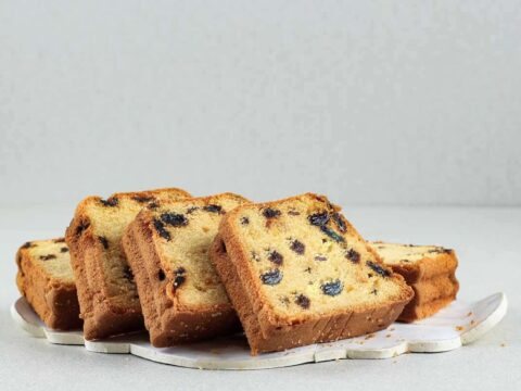 Gâteau moelleux aux raisins secs