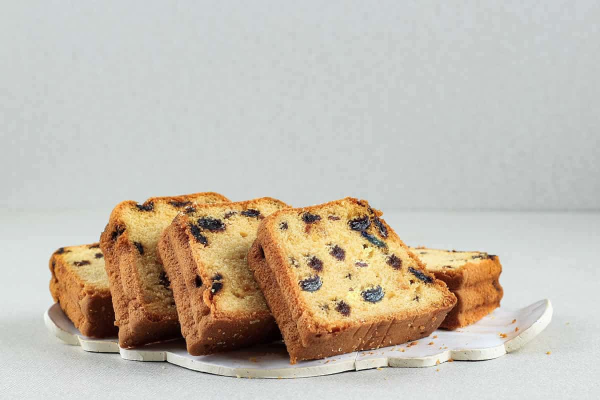 Gâteau moelleux aux raisins secs