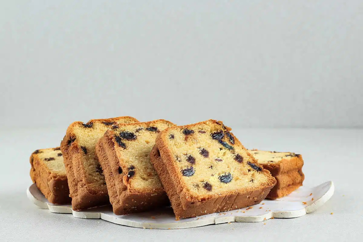 Gâteau moelleux aux raisins secs