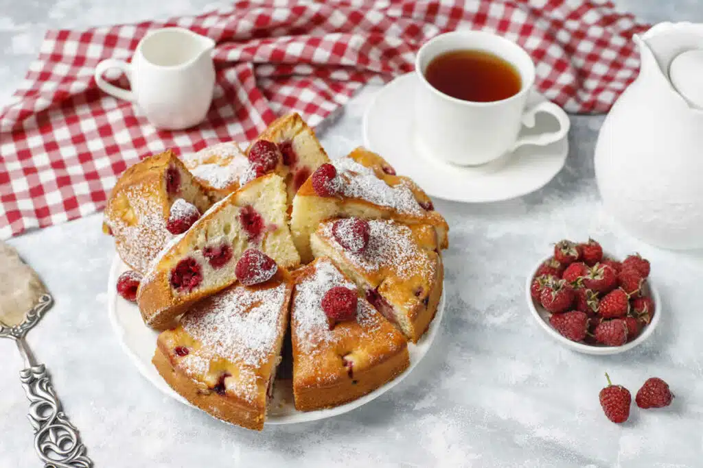 Pain aux framboises et yaourt