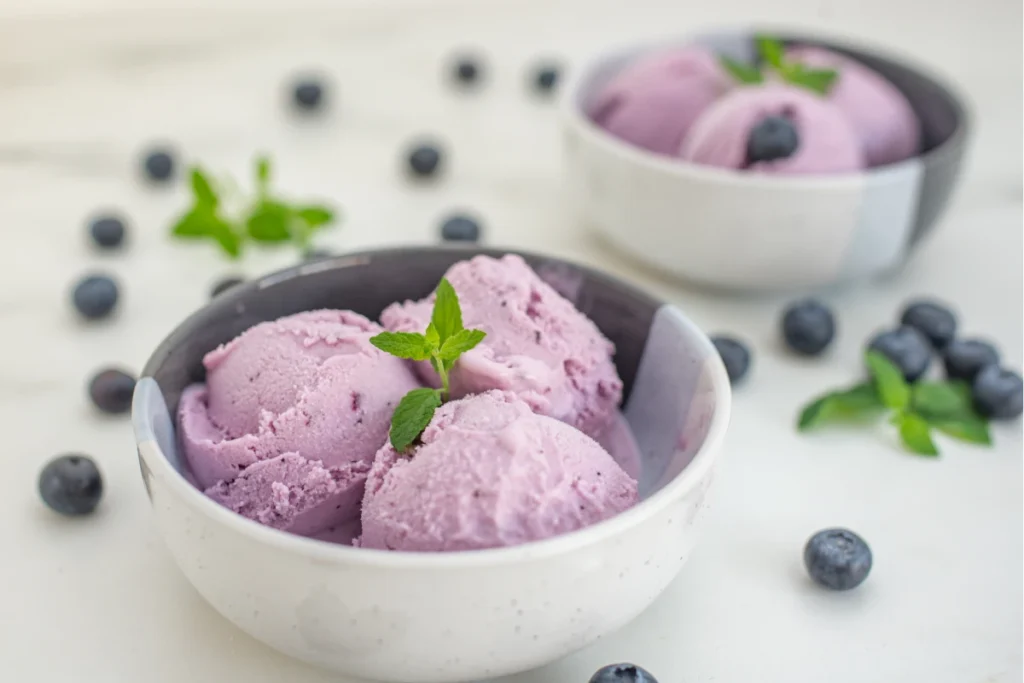 Crème glacée aux myrtilles