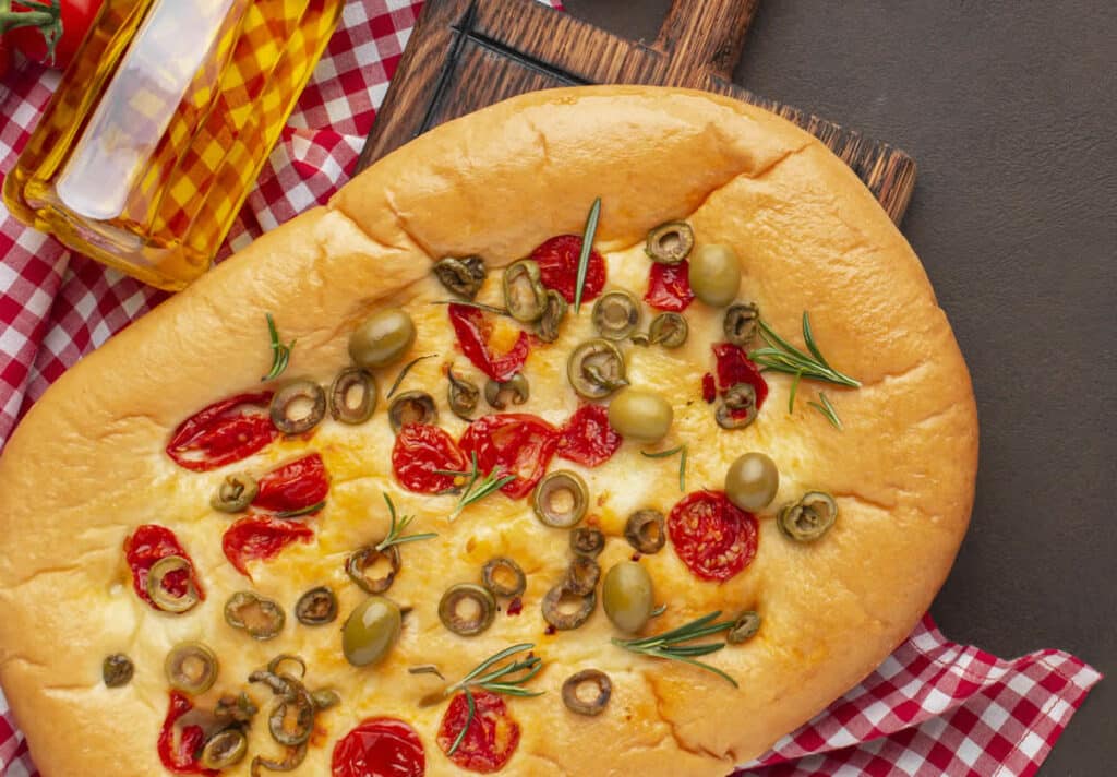 Foccacia aux tomates cerises et olives