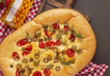 Foccacia aux tomates cerises et olives