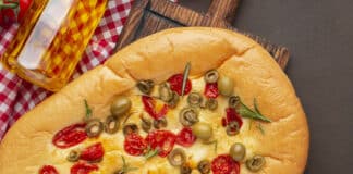 Foccacia aux tomates cerises et olives