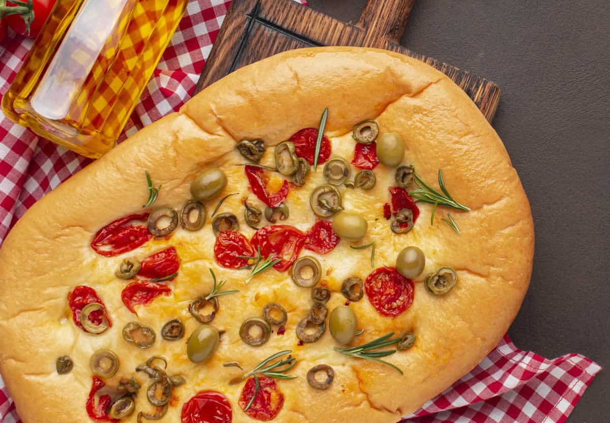 Foccacia aux tomates cerises et olives
