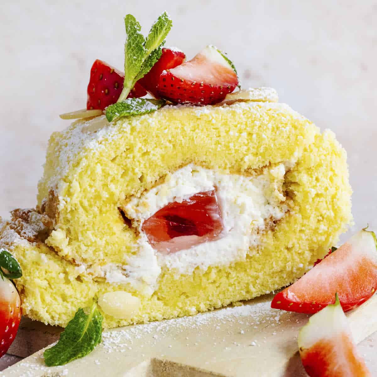 Roulé au mascarpone et fraises