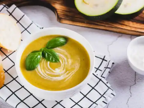 Comment faire une soupe crémeuse aux courgettes
