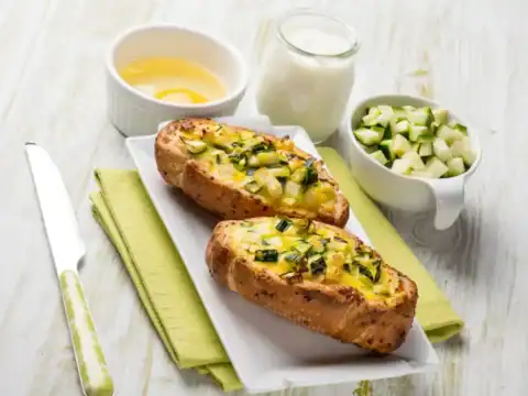 Pains fourrés aux oeufs et aux courgettes