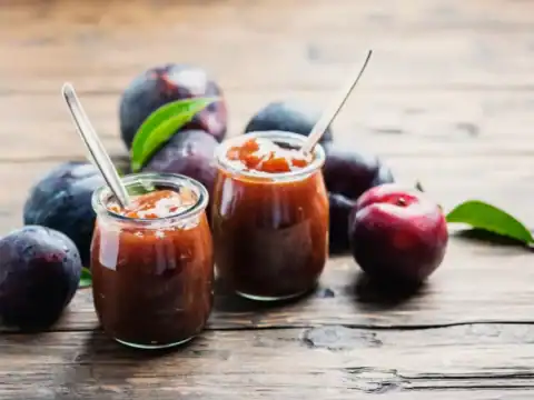 Confiture de prunes rouges