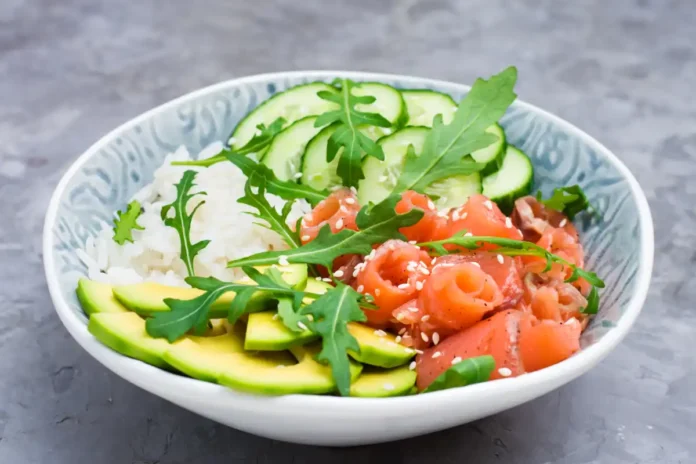 Poke bowl saumon avocat