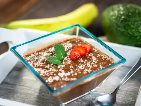 Pudding à l'avocat aux bananes et au chocolat