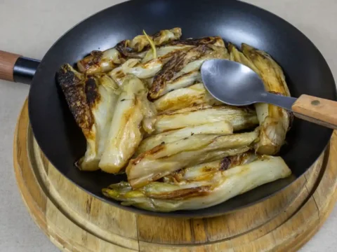 Endives braisées à la poêle
