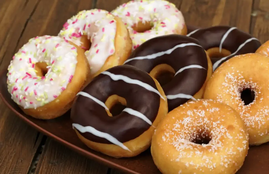 Donuts maison avec glaçages variés