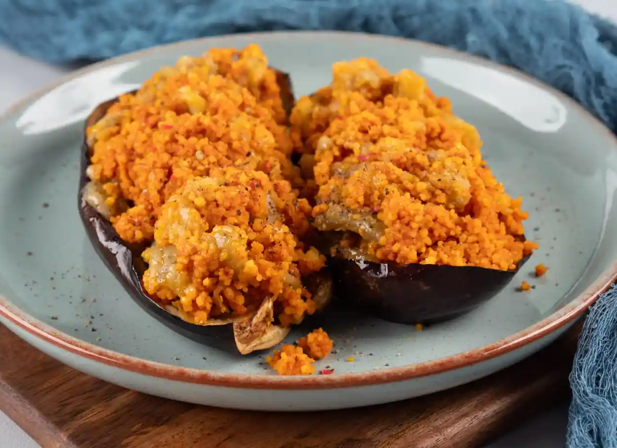 Aubergines farcies au couscous et pois chiches