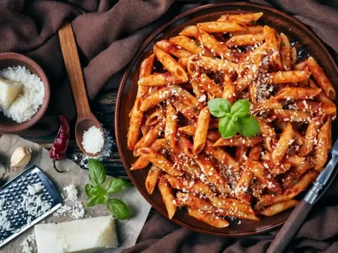 penne à l'arrabiata épicée maison