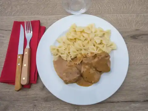 Filet mignon à la moutarde et à la crème